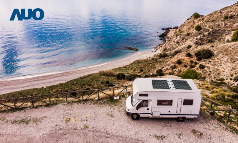 「可撓輕量化太陽光電板SunCurva」使用輕量特殊耐候型複合板取代傳統太陽能板的玻璃前板，不僅降低70%重量，每米平方僅3Kg；具有抗衝擊性能及通過電磁相容性測試，可應用於交通運輸工具，如露營車、遊艇等